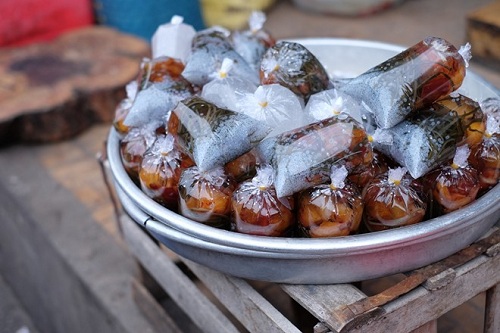 Les petits sacs de la compote liquide